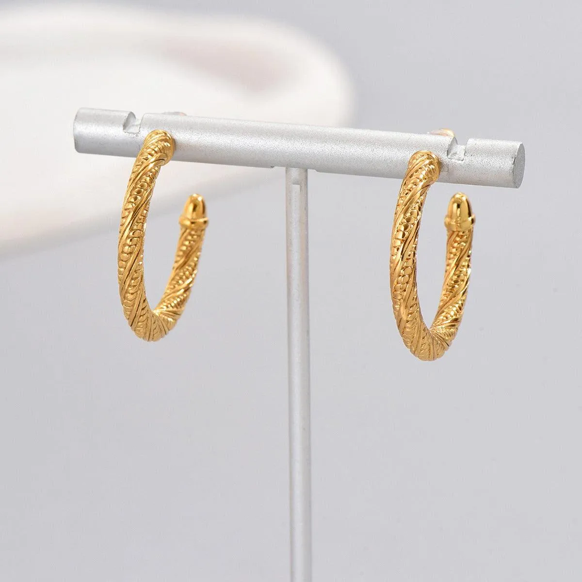 Elegant Twisted Gold Hoop Earrings – 18K Gold Plated