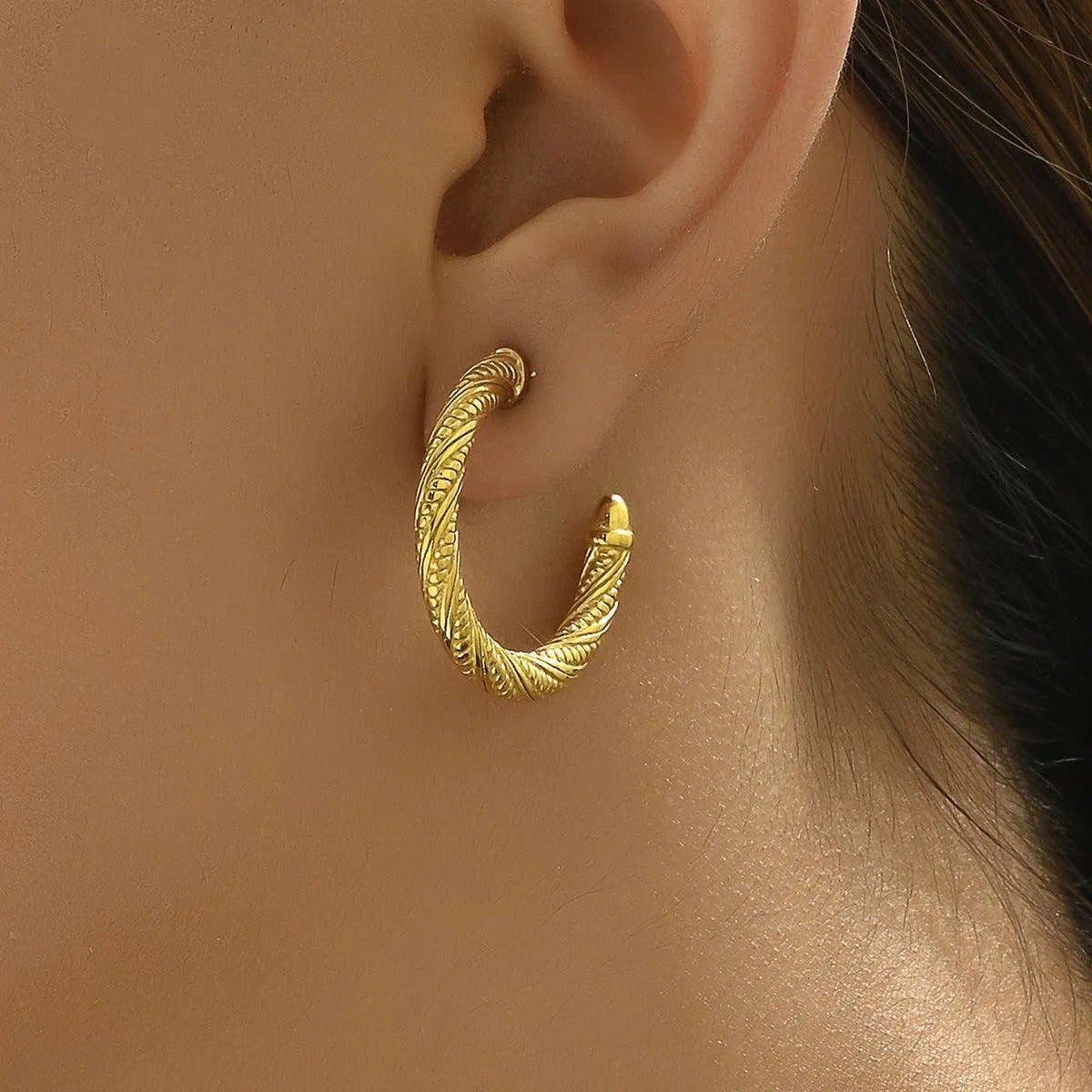 Elegant Twisted Gold Hoop Earrings – 18K Gold Plated