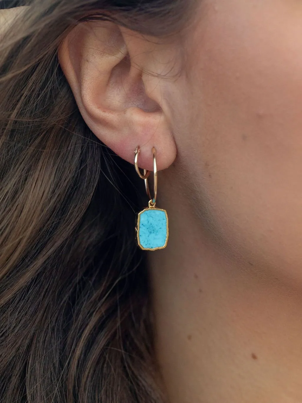 Howlite Turquoise Gold Medium Hoop Earrings - Alaka'i