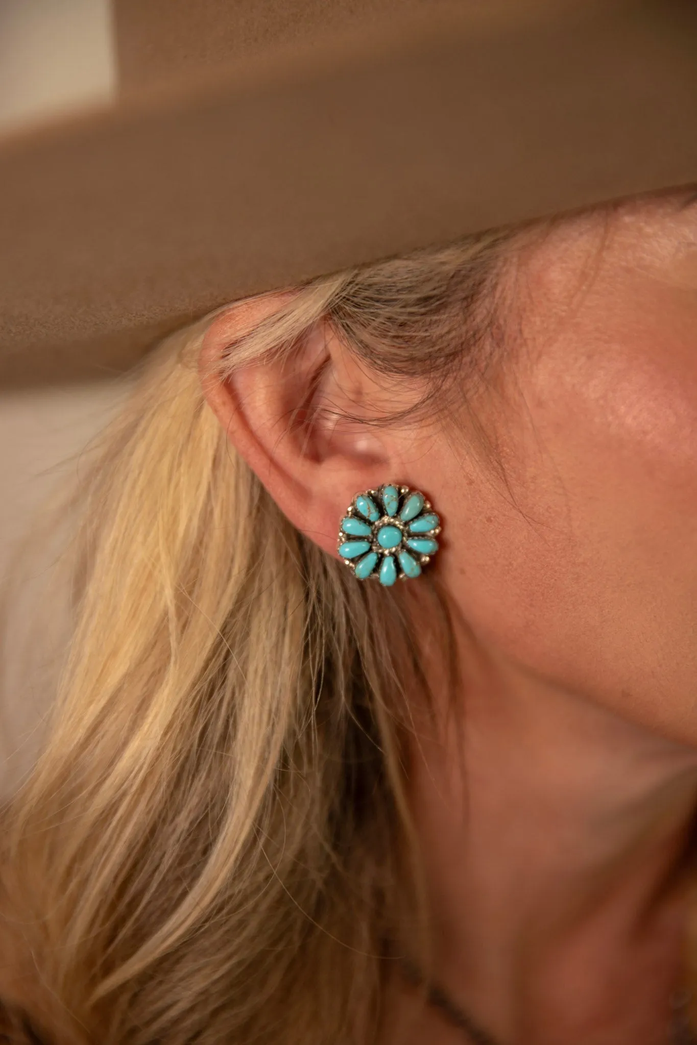 Navajo Handmade Kingman Turquoise Stud Earrings