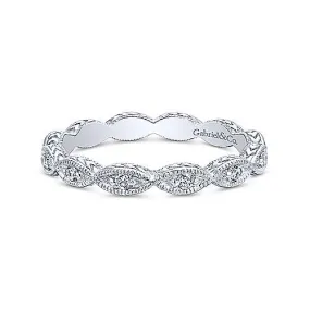 Scalloped Engraved Diamond Stackable Ring