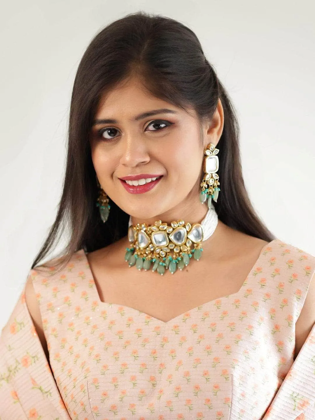 Sukhmani Gambhir In Square Kundan Moti Choker And Earring Set