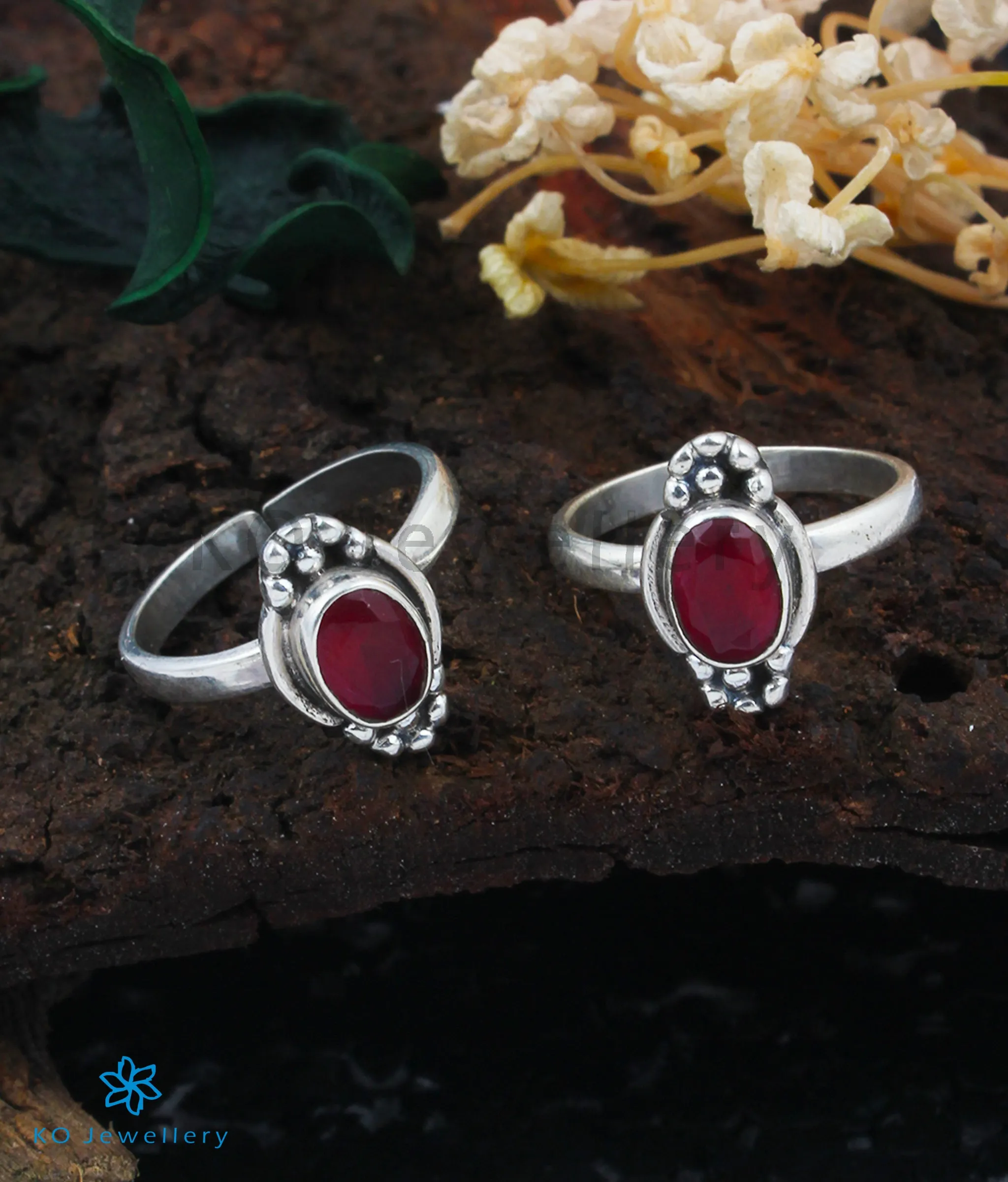 The Neeti Silver Toe-Rings (Red)