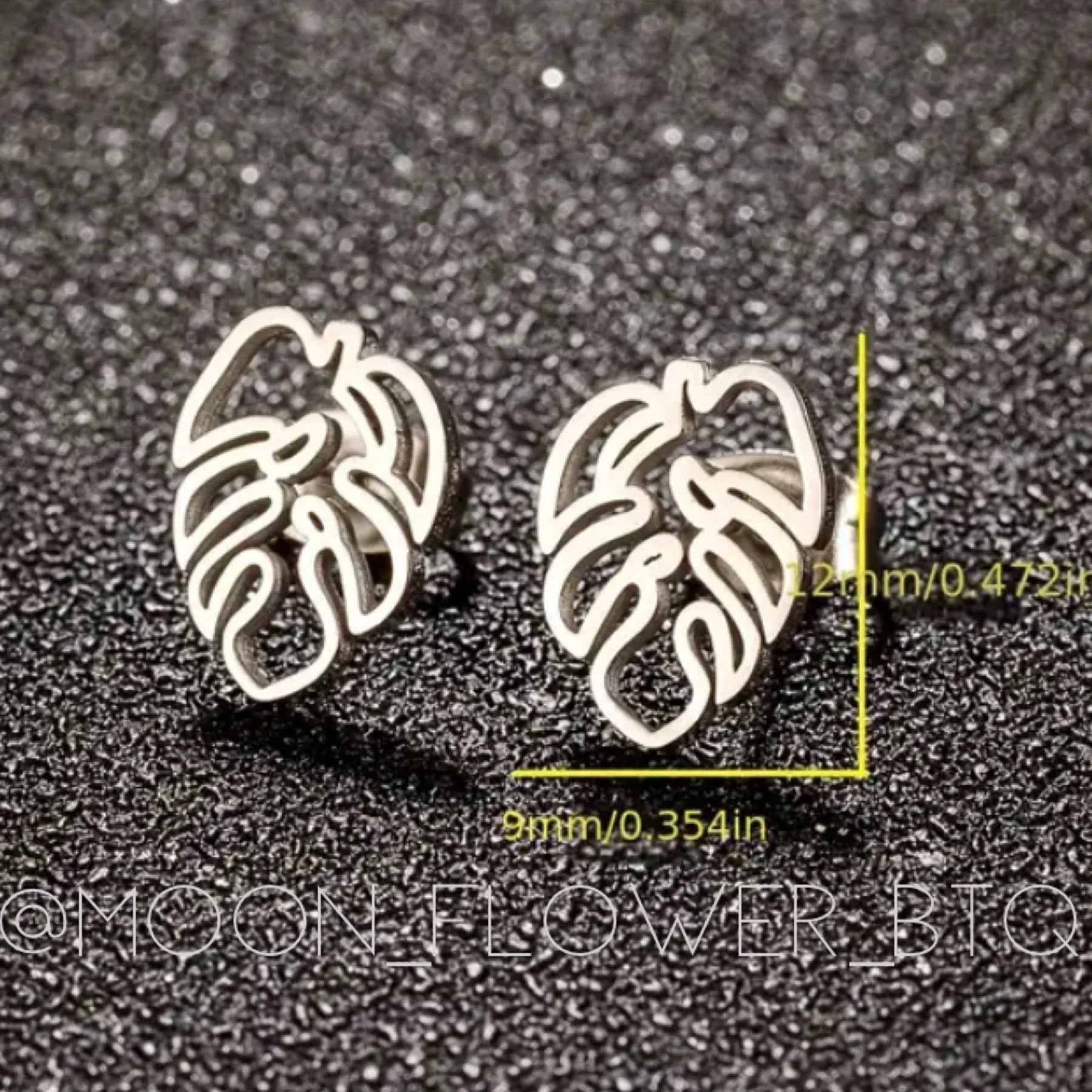 Tiny Gold Tropical Leaf Cutout Stud Earrings